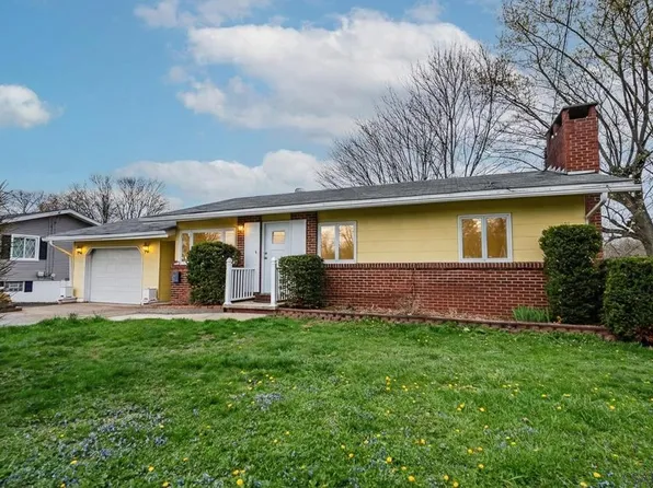 1216 Erickson Dr, Johnstown, PA 15904