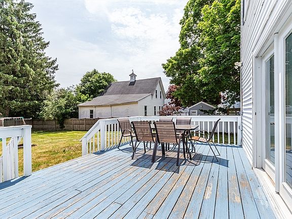 3rd image of 6 Parkin Ct