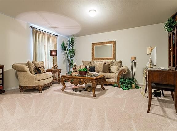 4th image of 2929 Aspen Way