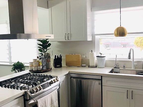 3rd image of 3625 Kalsman Dr Unit 4