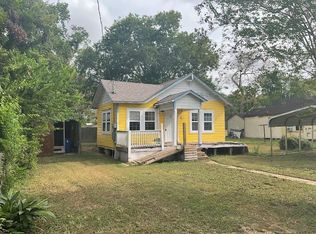 634 E Bernard St, West Columbia, TX 77486