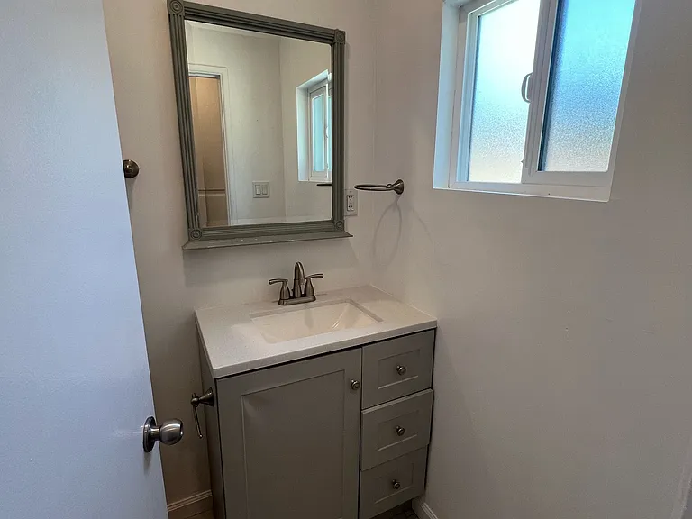 1502 Loranne Ave — Photo 16