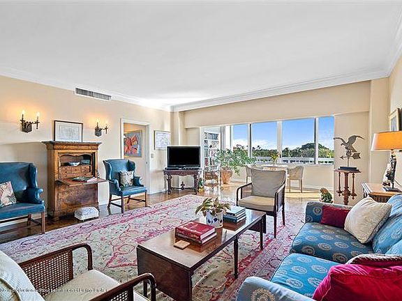 3rd image of 389 S Lake Dr APT 4D