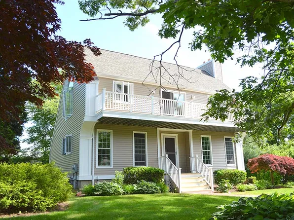 12 Carol Ln, Narragansett, RI 02882