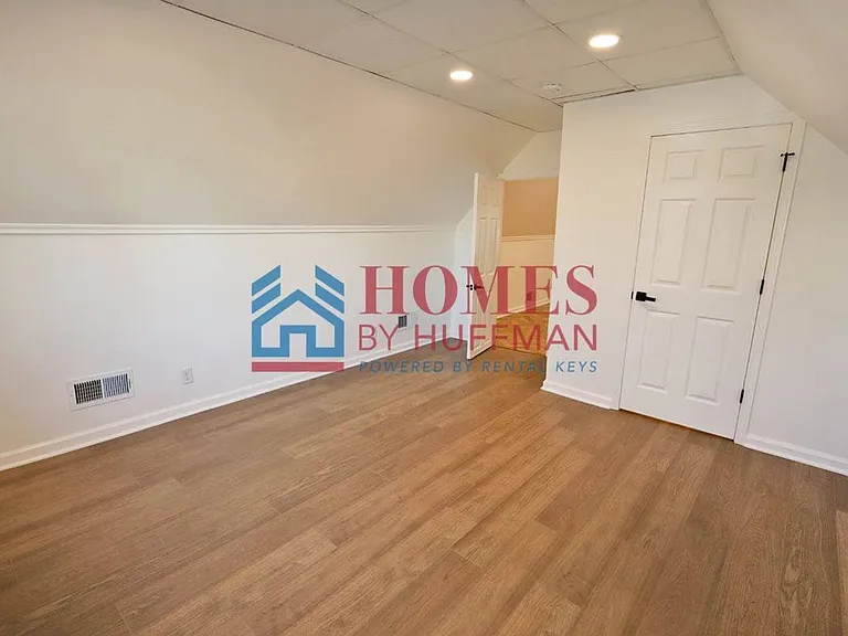 910 Harriet Street — Photo 7