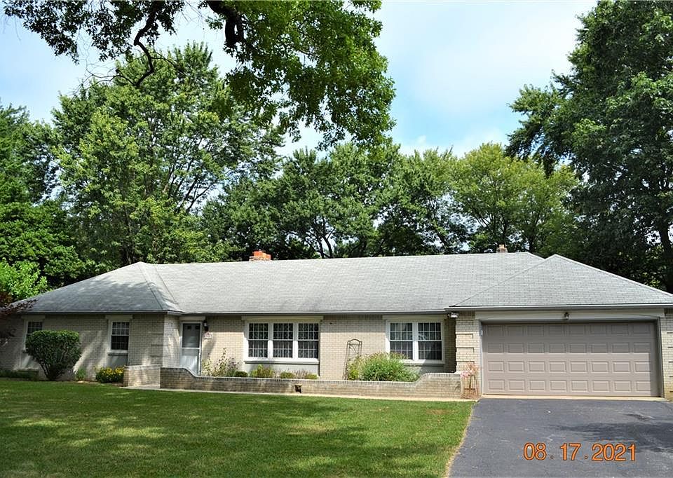 1st image of 624 Holliday Ln