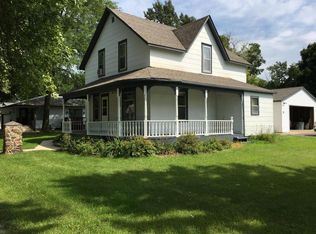 631 S Wind St, Flandreau, SD 57028