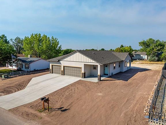 3rd image of 175 S Wiggins Dr