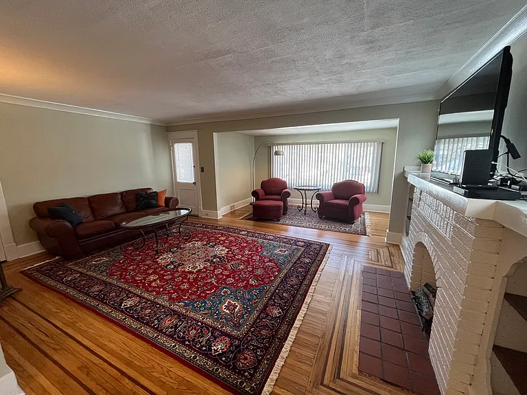 203 Lovering Ave #UPPER — Photo 3