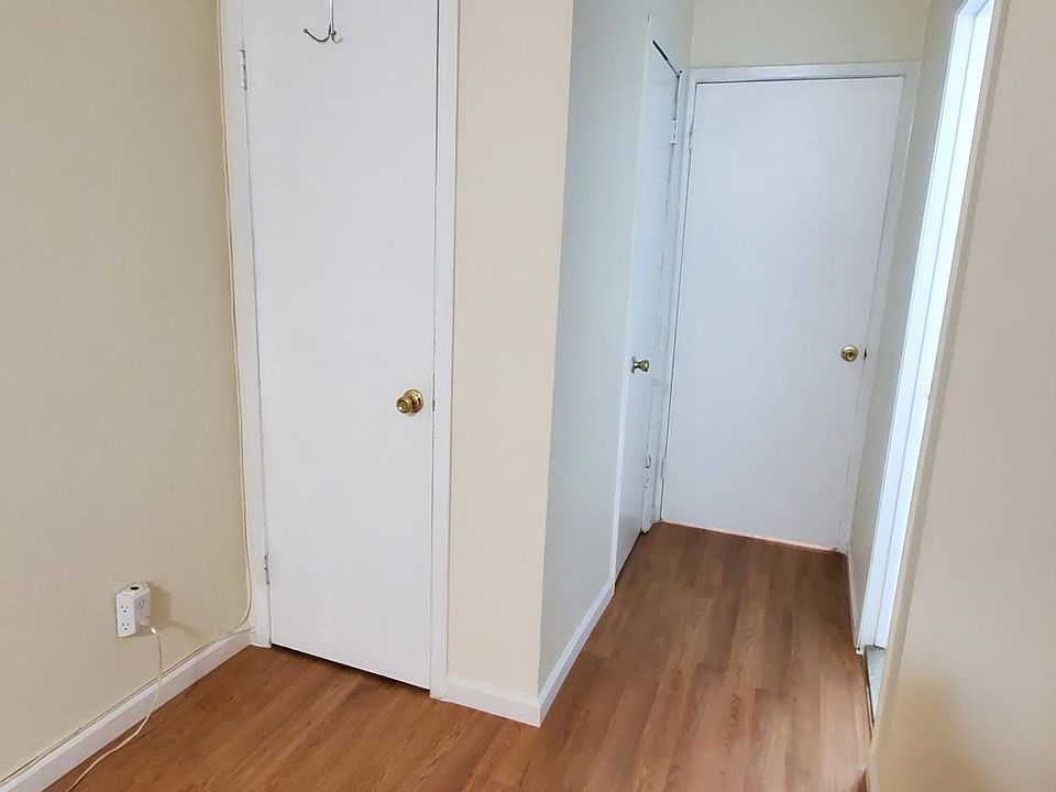 2nd image of 129 Zoe St Floor 1