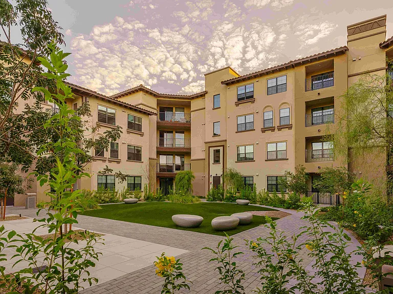 Manor Scottsdale — Photo 15