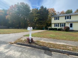 38 Pineneedle Ln, Mansfield, MA 02048