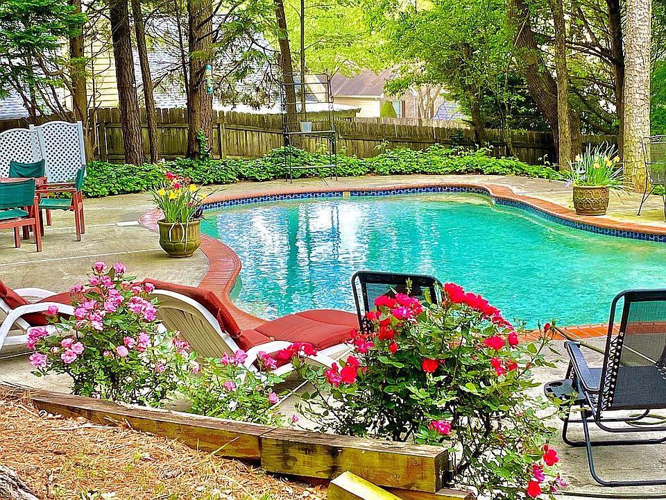 2nd image of 464 Glencastle Cir