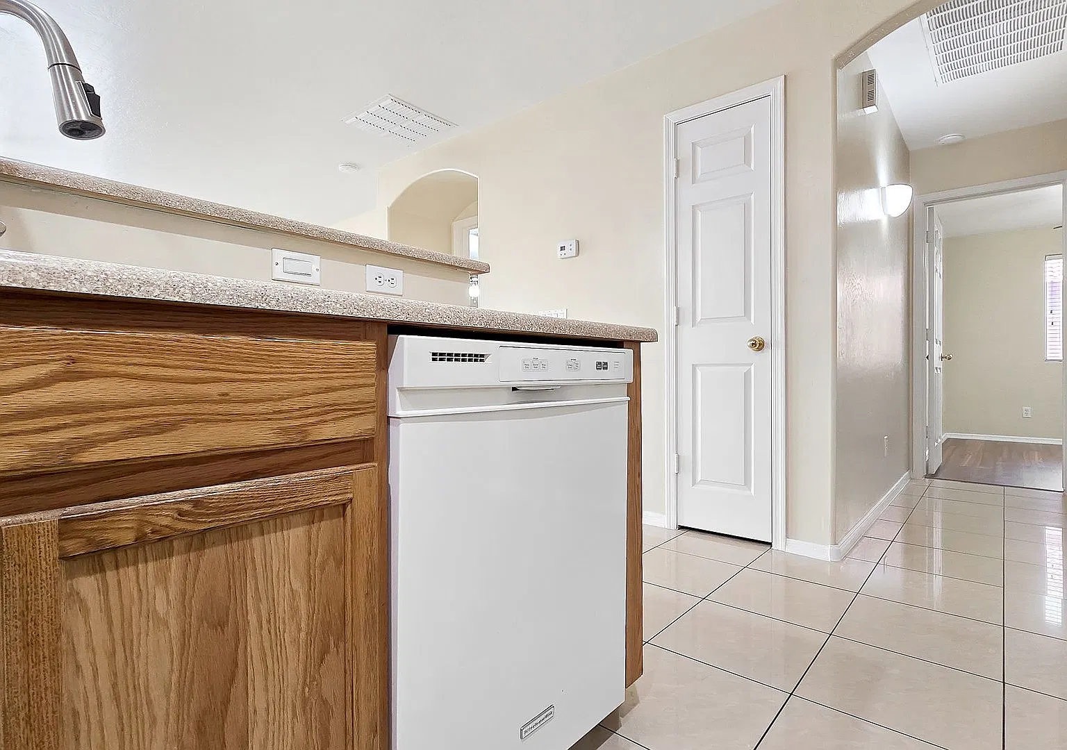 Excellent price on this 4 bedroom in a great Goodyear location! — Photo 4