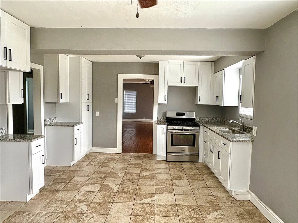 3 bed, 1.0 bath, 1208 sqft, $1,595 — Photo 4