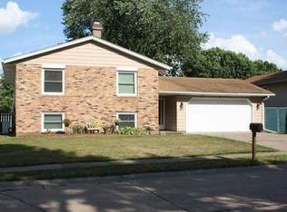 6519 Kelling St, Davenport, IA 52806