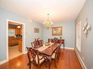 5 Robin Ct, Stony Brook, NY 11790