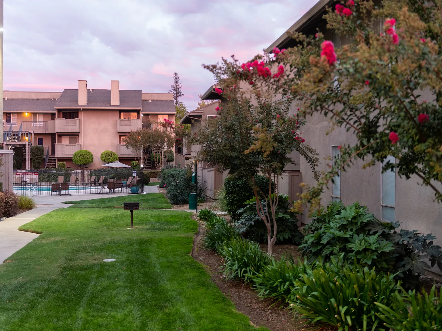 Sierra Regency Apartments — Photo 2
