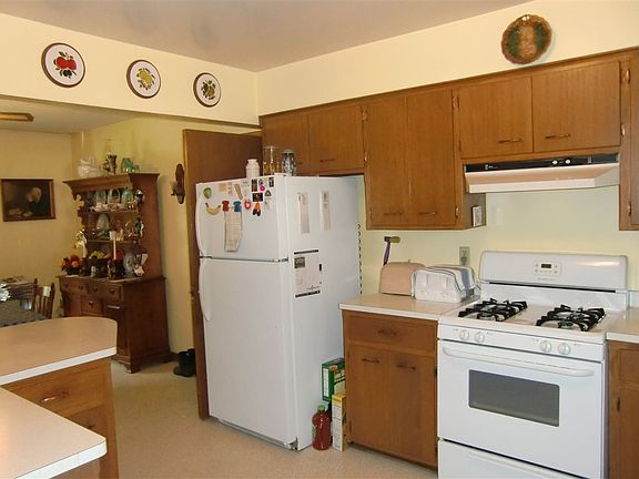 3rd image of 133 W Park Dr