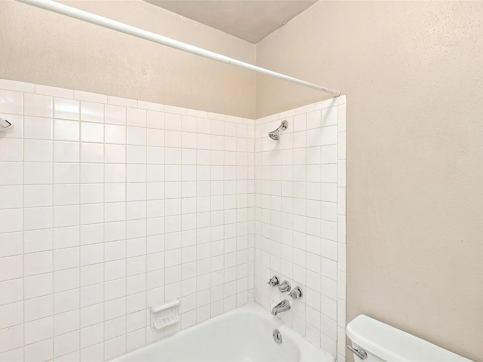 400 W 34th St — Photo 3