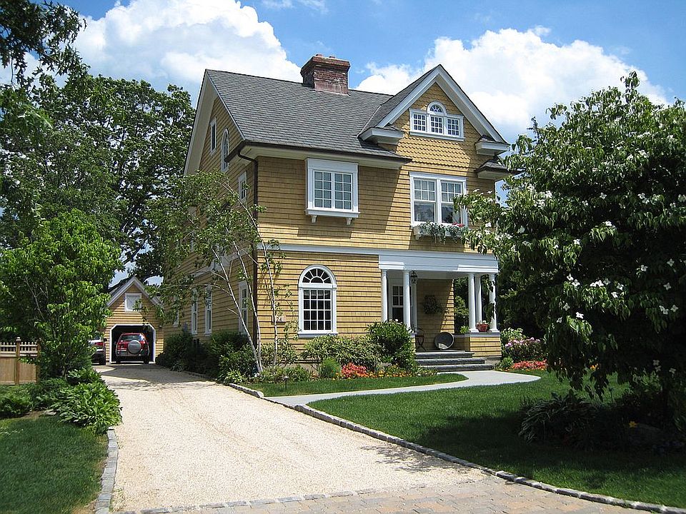 1st image of 24 Middle Dr