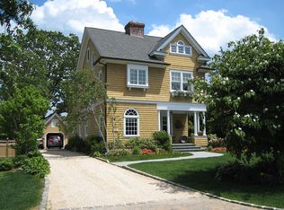 24 Middle Dr, Manhasset, NY 11030