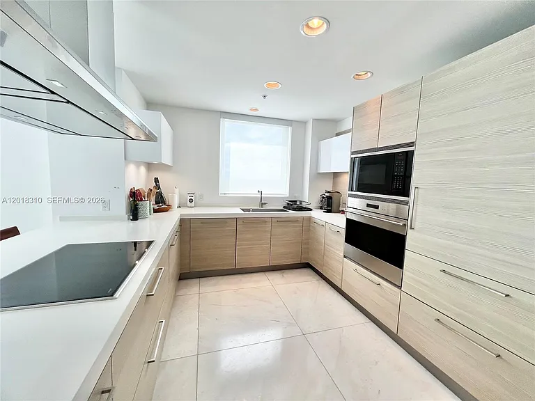 17111 Biscayne Blvd #1102 — Photo 14