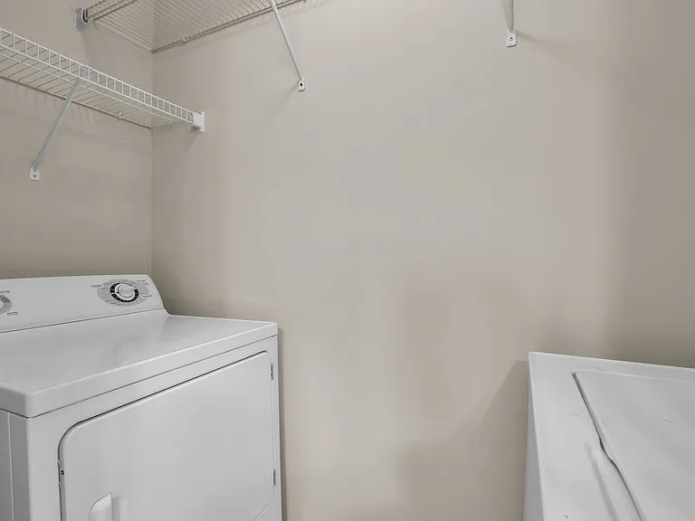 230 N Cir — Photo 29