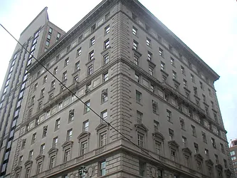 998 Fifth Avenue in Upper East Side