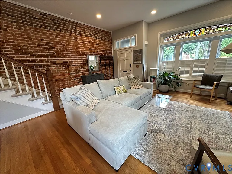 404 N Shields Ave — Photo 5