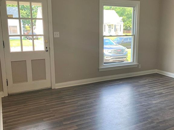 4th image of 3904 Jewell Ave