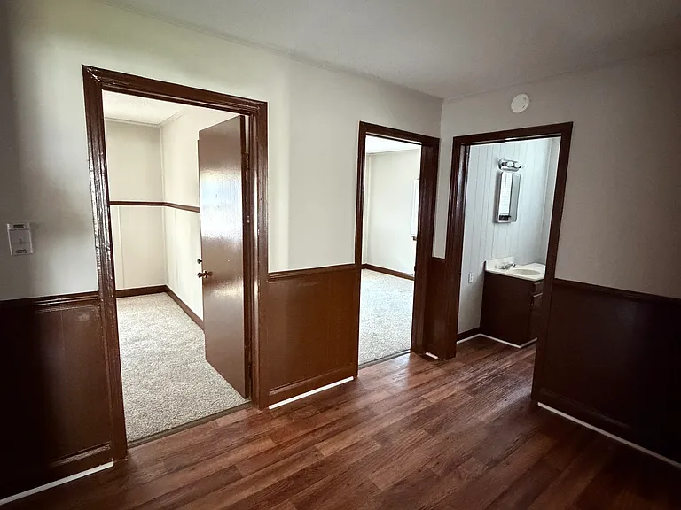 505 W Wake St — Photo 3