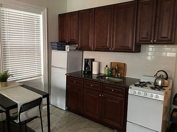 3rd image of 2225 Locust St APT 1R