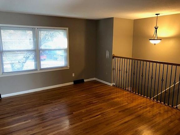 4th image of 500 W 101st St