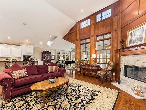 4th image of 9828 Oxford Cir