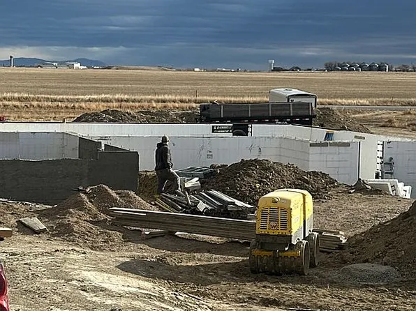 105 Leo Ln, Great Falls, MT 59404