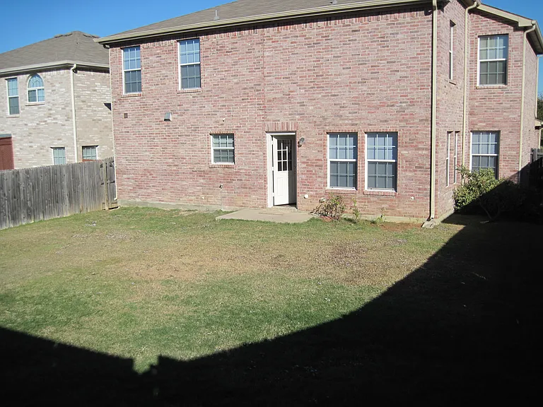 1612 Jewel Ln — Photo 6