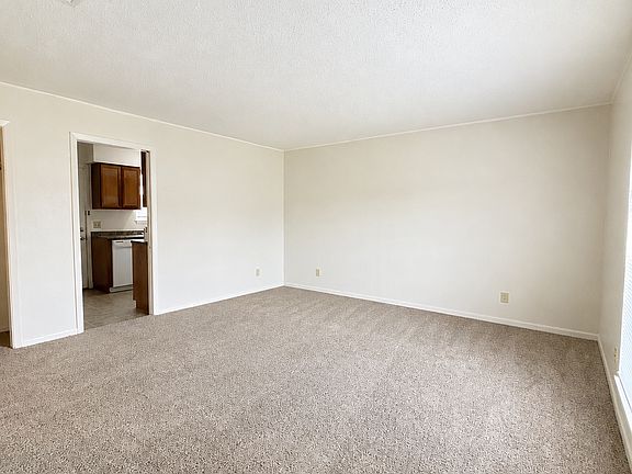 3rd image of 1252 Meadowview Dr