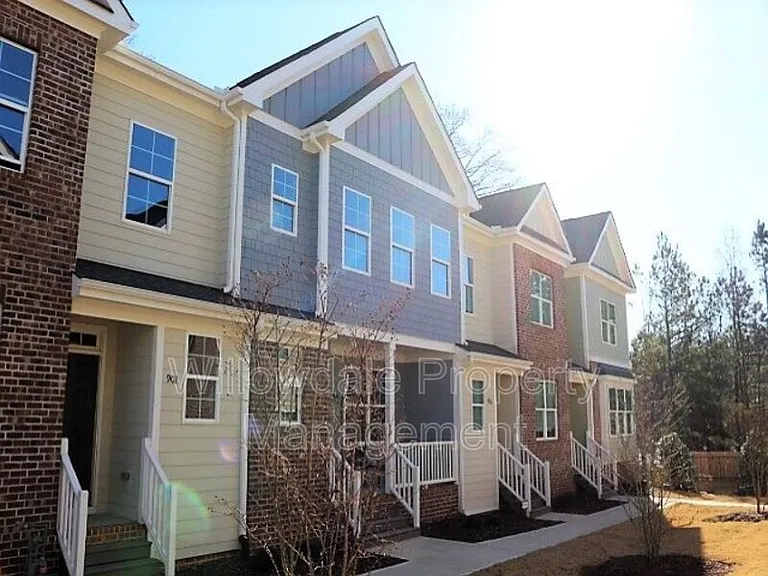 904 Laurel Gate Dr — Photo 1