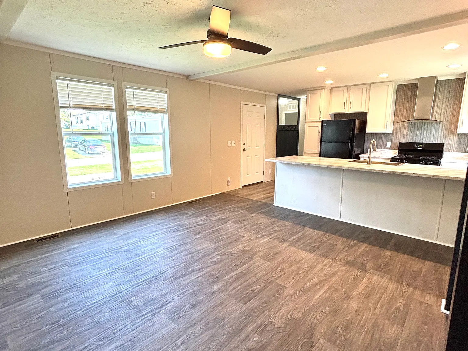 3 bed, 1056 sqft, $1,045 — Photo 2