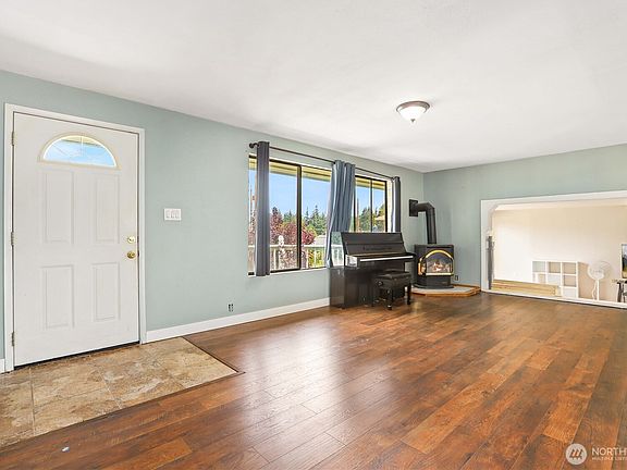 4th image of 310 Scotland Drive