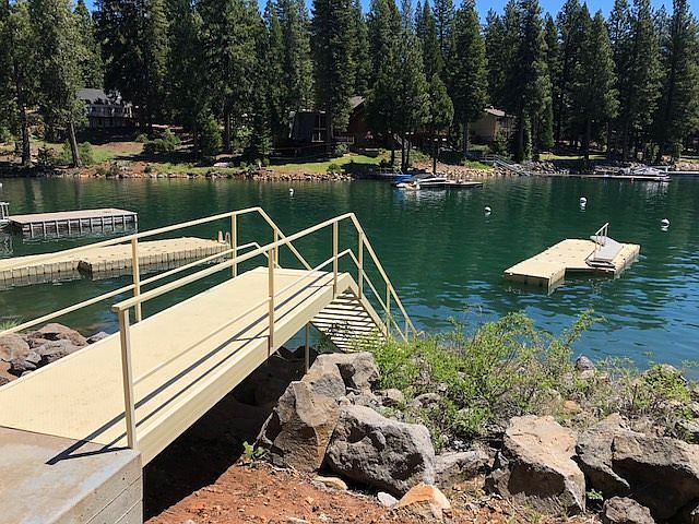 1st image of 200 Peninsula Dr
