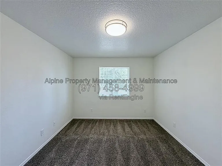 210 NW Connell Ave — Photo 26