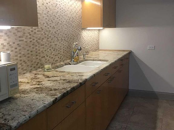 2nd image of 1959 W Melrose St #1R