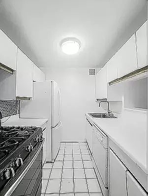 5th image of 184 Lexington Ave APT 2F