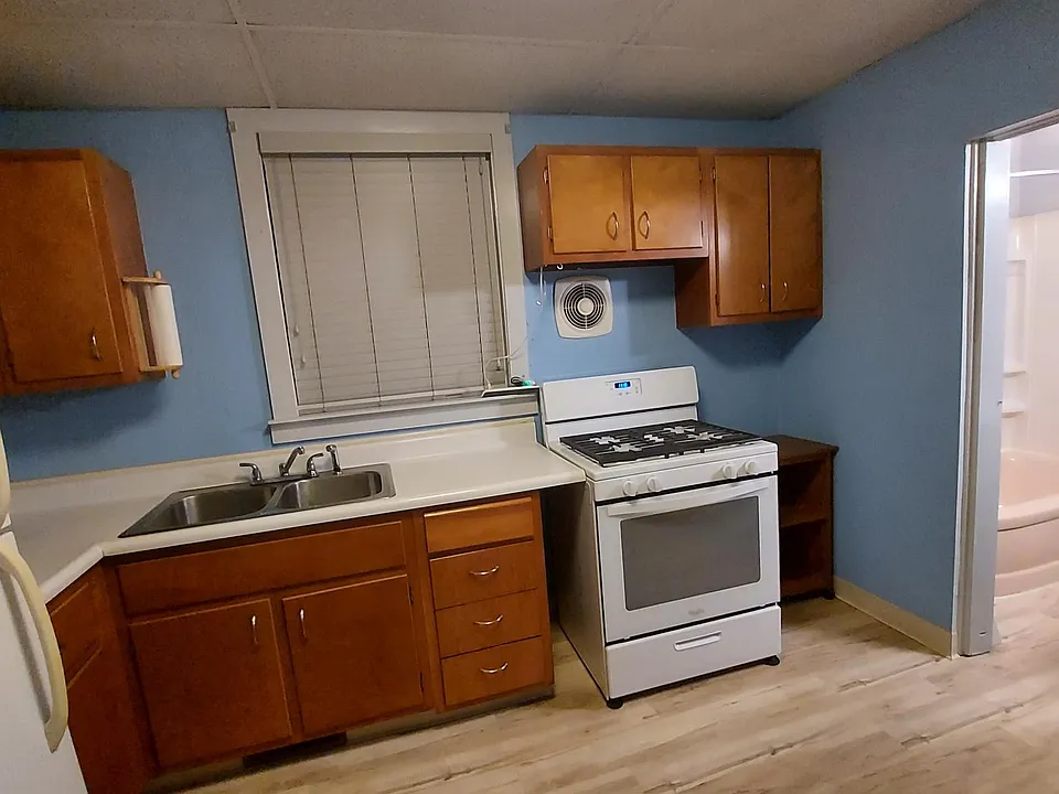 Eat in Kitchen - 10 x 9
