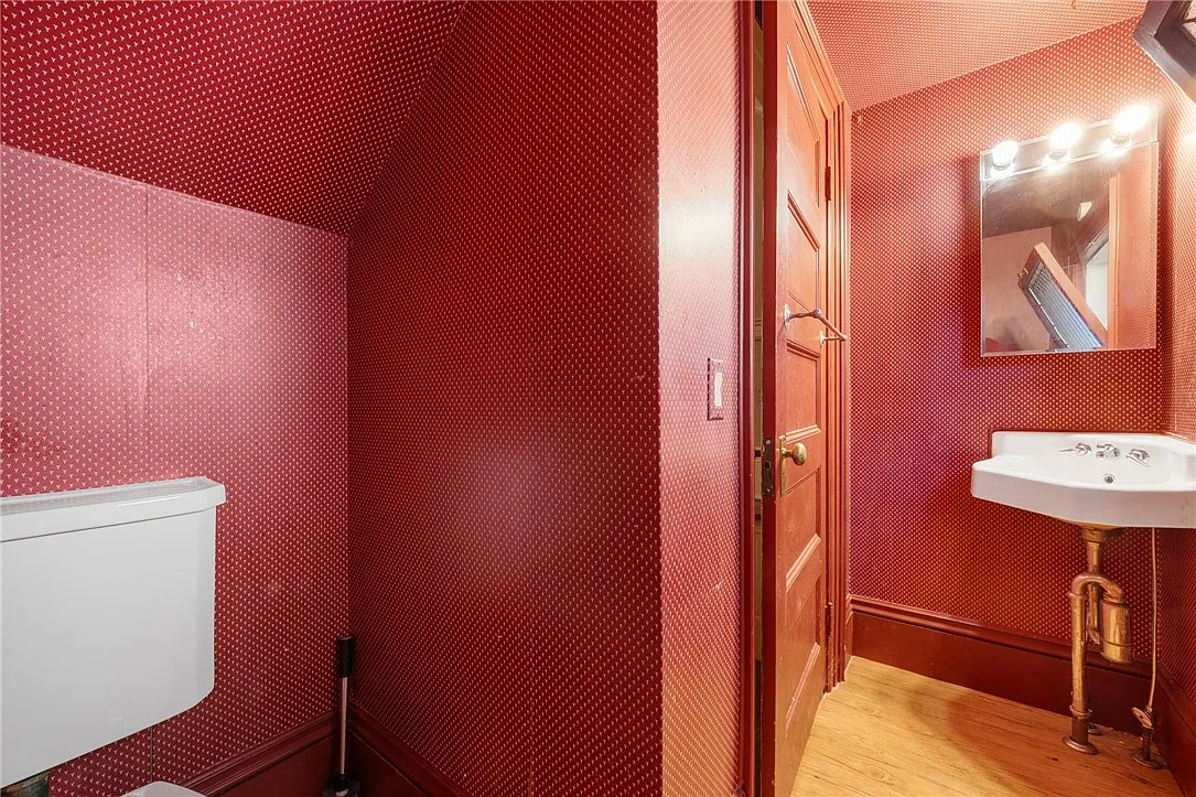 3 bed, 2.5 bath, 4299 sqft, $3,000 — Photo 3