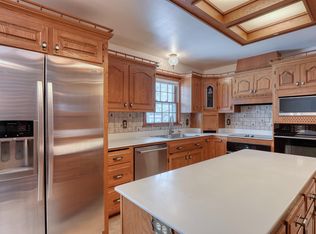 N113W13929 Pheasant Ln, Germantown, WI 53022