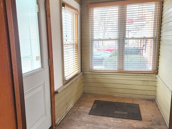 3rd image of 517 23rd Ave