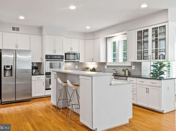 5393 Abernathy Ct, Fairfax, VA 22032